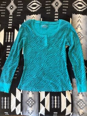 NWOT Cowgirl Hardware Teal Zebra-Print Long Sleeve Henley Top